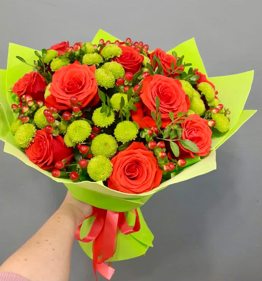 Букет цветов из: Хризантемы и Розы в Северка