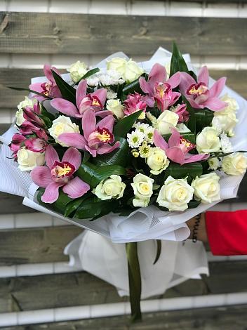 Букет цветов из: Розы и Хризантемы в Северка
