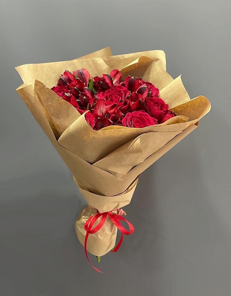 Букет цветов из: Альстромерии и Розы в Северка