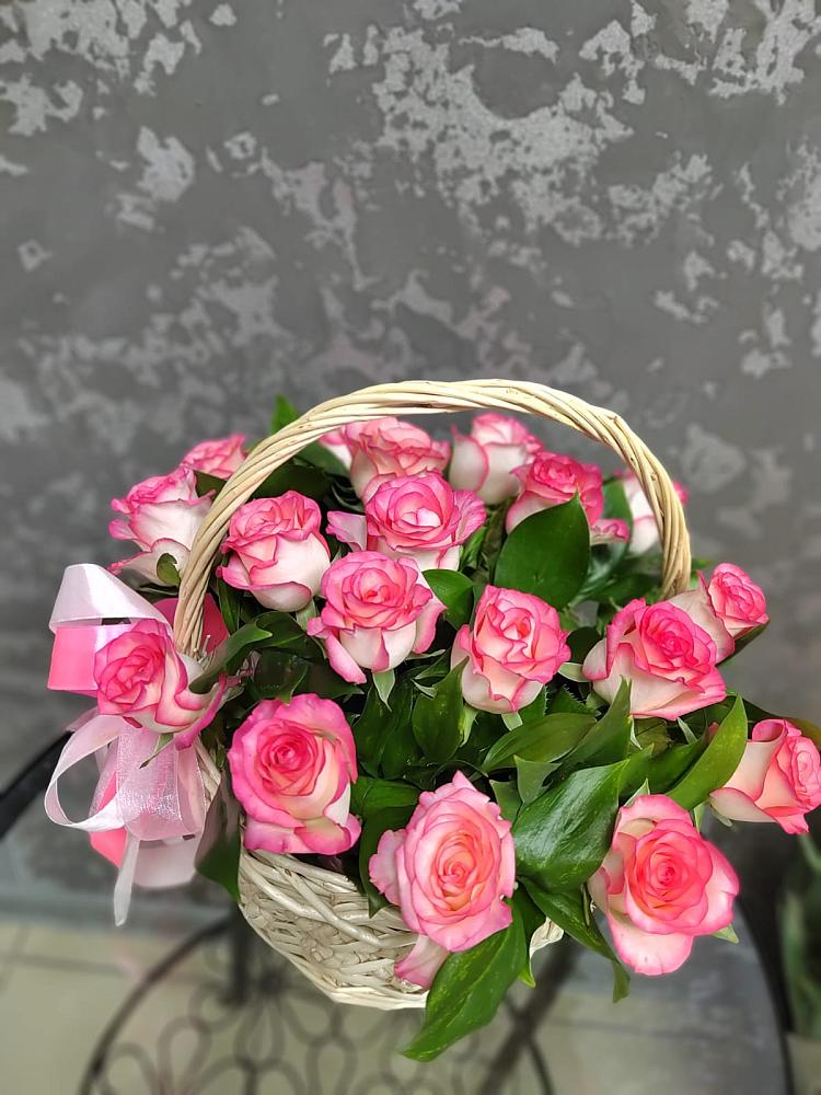 Цветочная композиция из Розы в корзине в Северка
