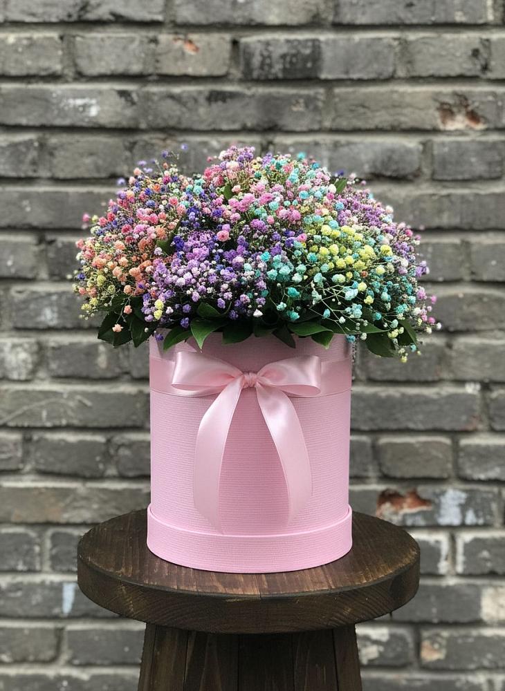 Цветочная композиция из Гипсофила и Розы в шляпной коробке в Северка