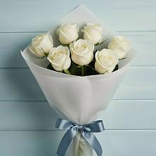 Букет 7 Белых роз Эдлесс Лав в Северка