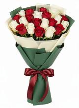 Букет Микс из красных и белых роз в Северка