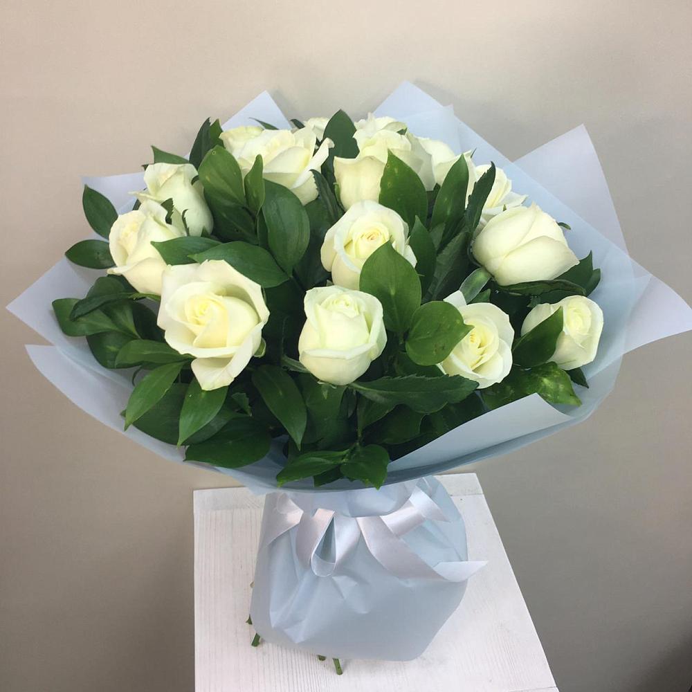 Букет 15 Белых роз Проуд в Северка