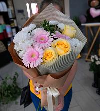 Букет цветов из:  Герберы, Розы и Хризантемы в Северка