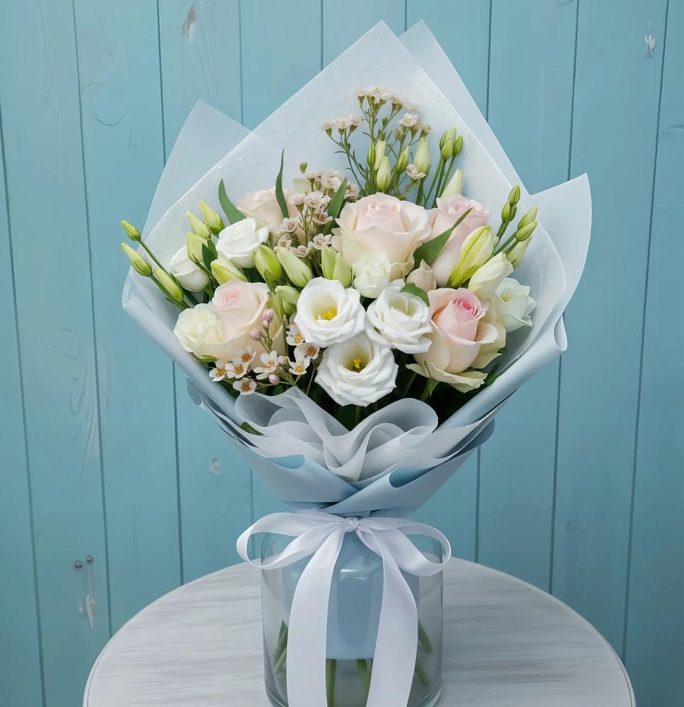 Букет цветов из: Розы и Лизиантусы в Северка