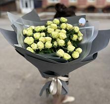 Букет Белые кустовые розы Солинеро в Северка