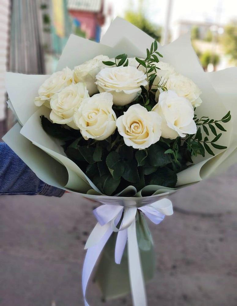 Букет Белые розы Проуд в Северка