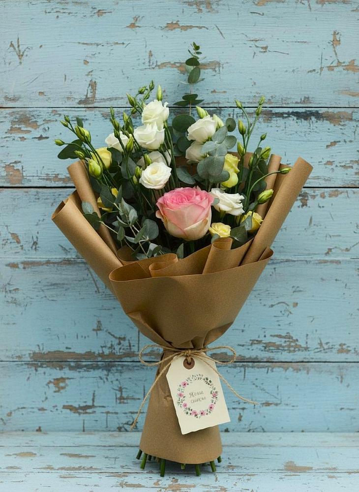 Букет цветов из: Розы и Лизиантусы в Северка