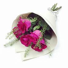 Букет цветов из:  Розы в Северка