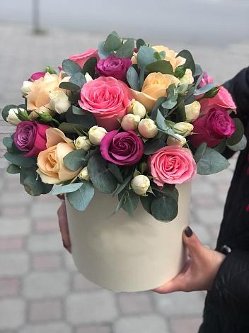 Цветочная композиция из Розы в шляпной коробке в Северка