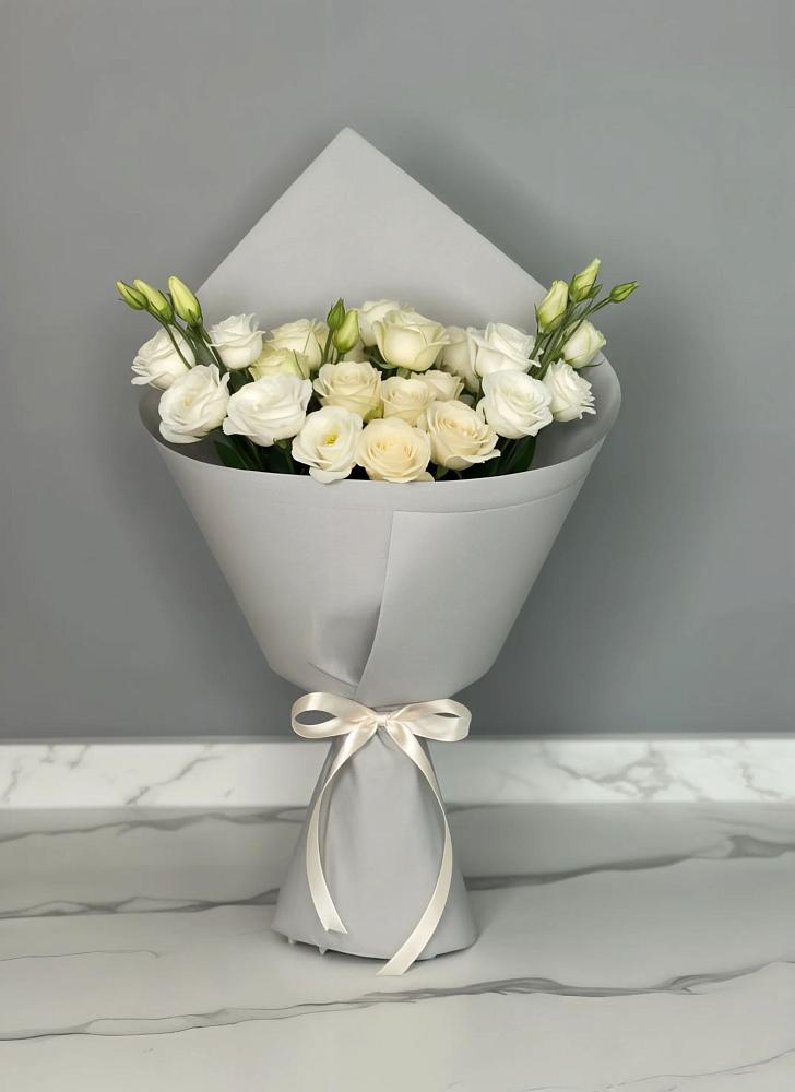 Букет цветов из: Розы и Лизиантусы в Северка