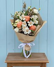 Букет цветов из:  Альстромерии, Лизиантусы, Розы и Хризантемы в Северка