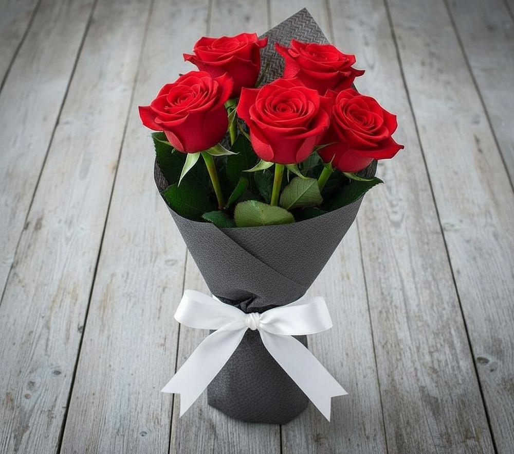 Букет 5 Красных роз Эдлесс Лав в Северка