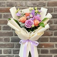Букет цветов из:  Лизиантусы и Розы в Северка
