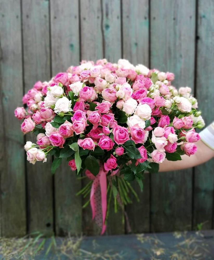 Букет Розовые кустовые розы Натали и Лав Лидия в Северка