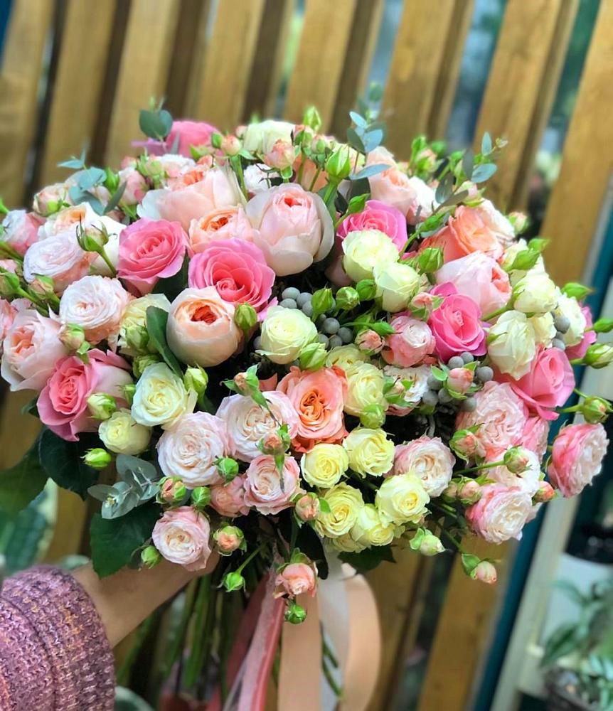 Букет цветов из: Розы в Северка