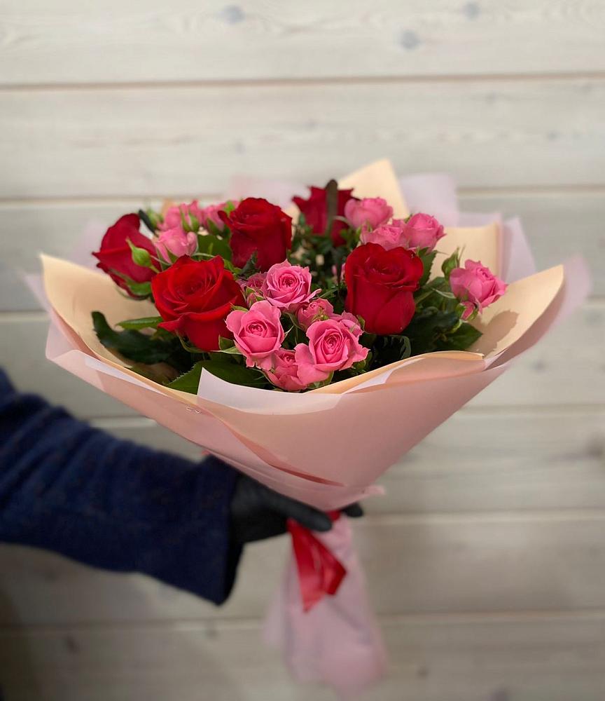 Букет цветов из: Розы в Северка