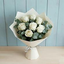 Букет Белые розы в Эвкалипте в Северка
