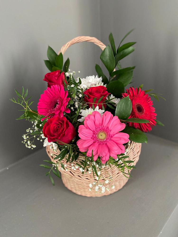Цветочная композиция из Розы, Хризантемы и Герберы в корзине в Северка