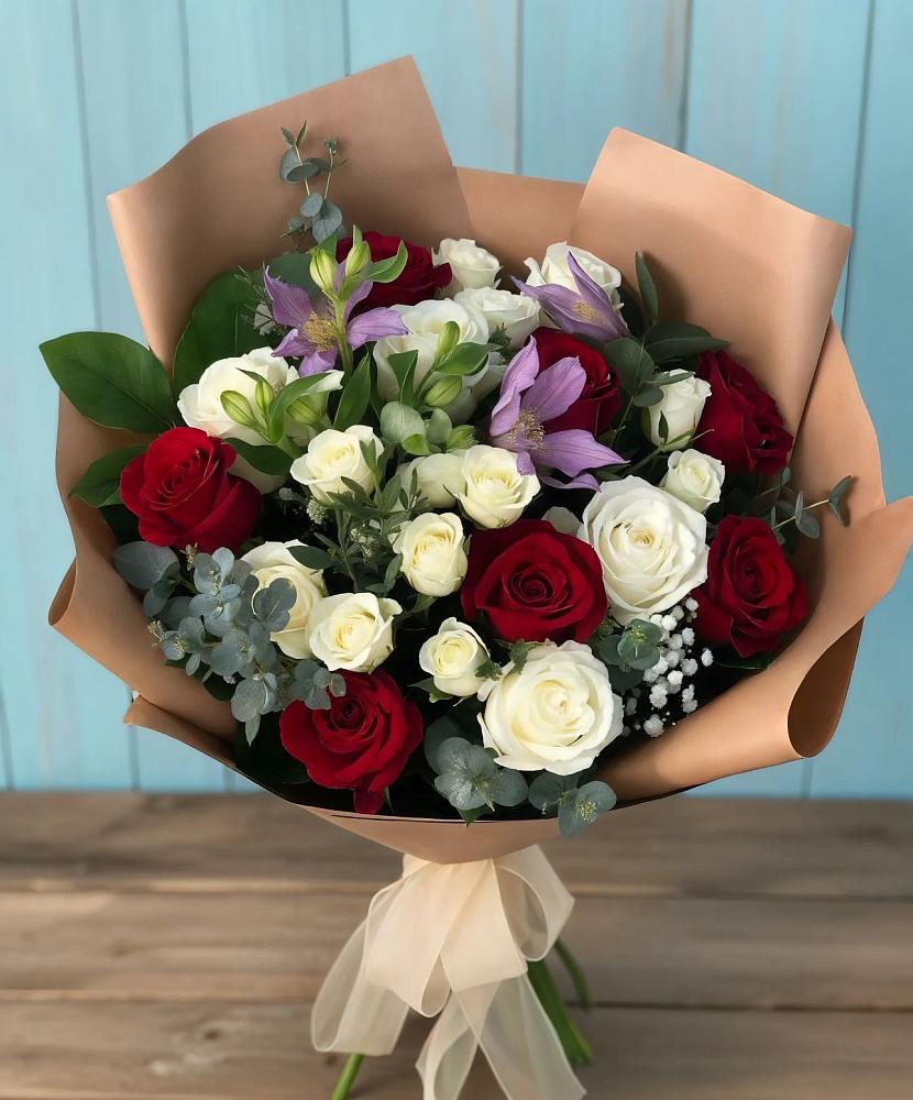 Букет цветов из: Розы и Альстромерии в Северка