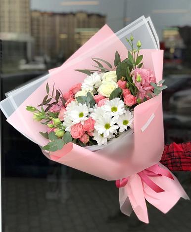 Букет цветов из: Розы, Лизиантусы и Хризантемы в Северка