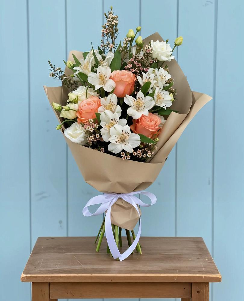 Букет цветов из: Альстромерии, Лизиантусы, Розы и Хризантемы в Северка