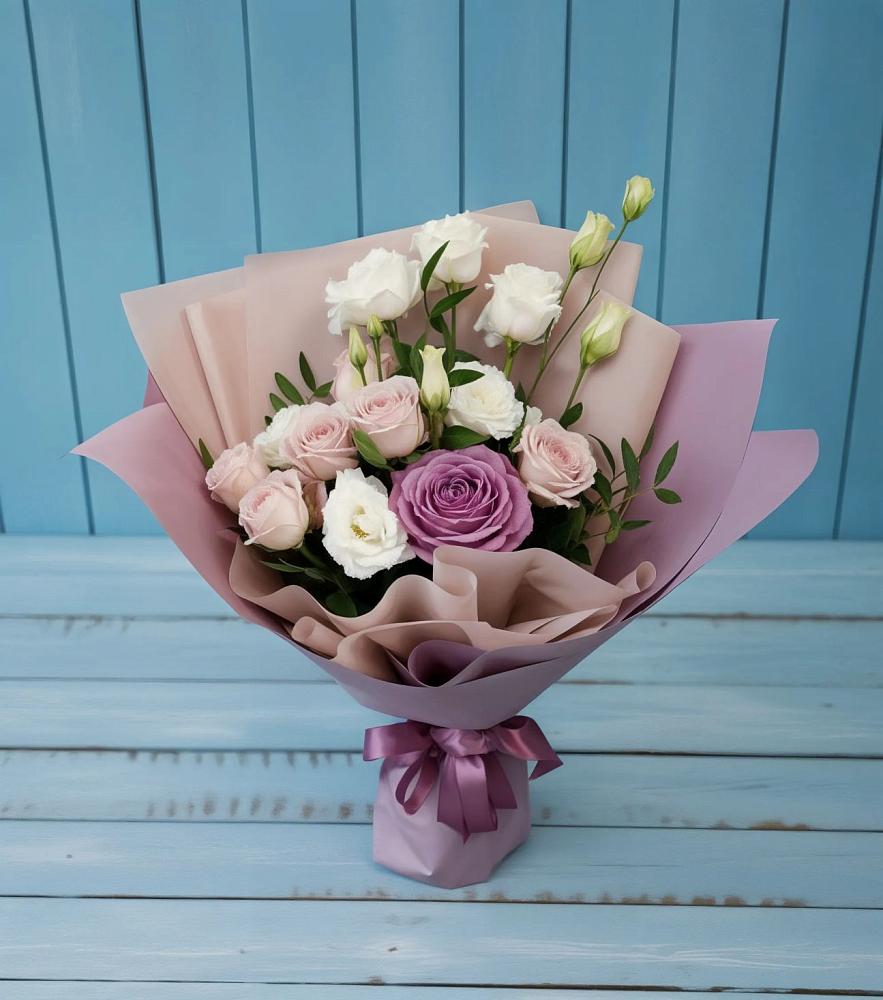 Букет цветов из: Розы и Лизиантусы в Северка